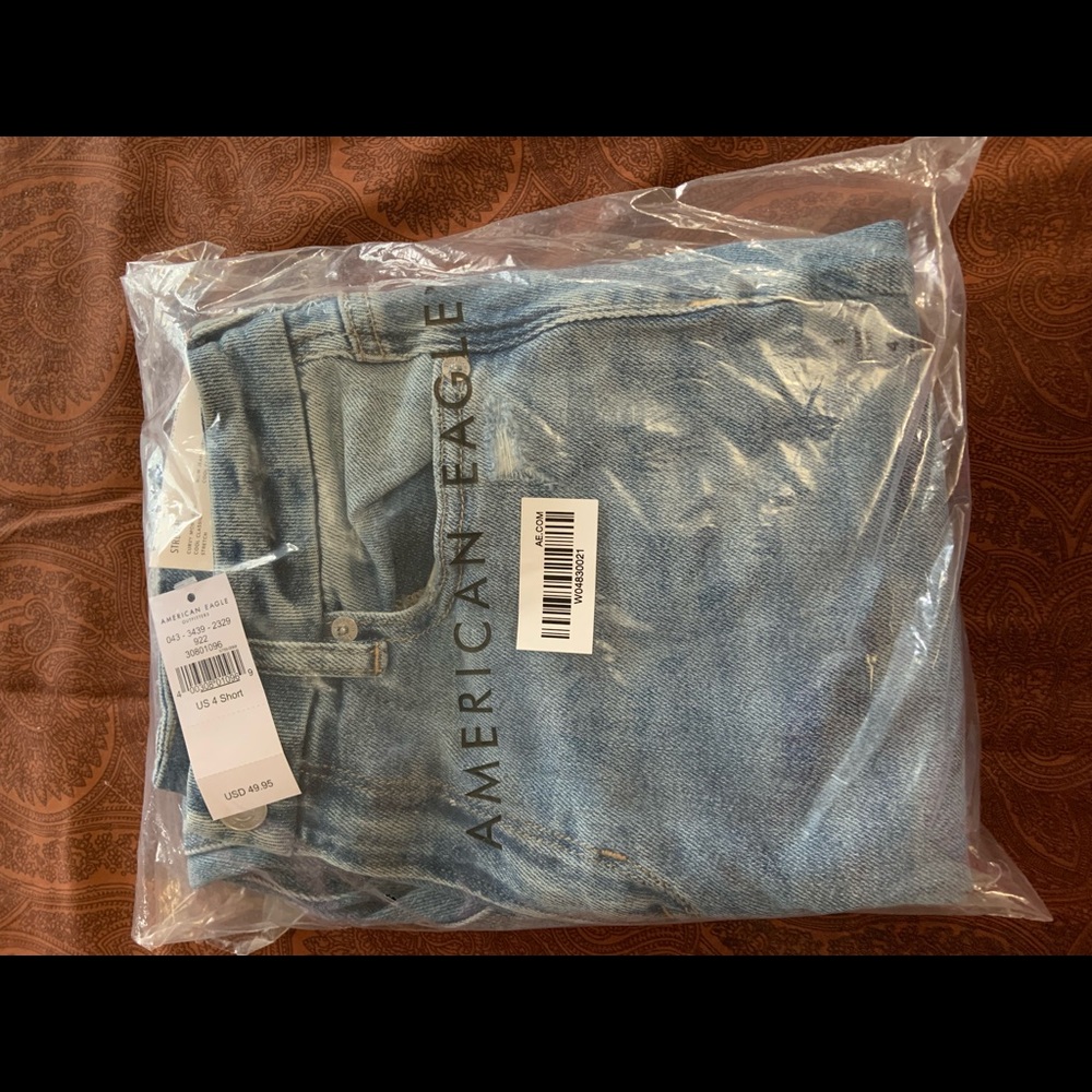 AE MOM JEANS size 4